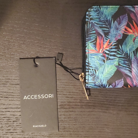 Wallet - Picture 2 of 5